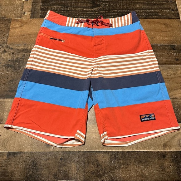 Patagonia Printed Wavefarer Board Shorts - 19" - Picture 1 of 6